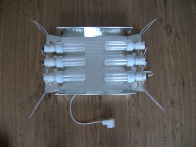 Montaż-6-świetlówek-kompaktowych-z-odbłyśnikiem-7.jpg